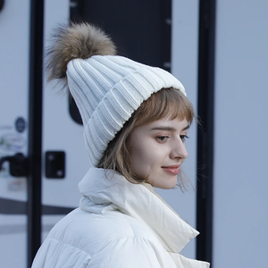 หมวกบีนนี่ถักนิตติ้งสุดหรูสำหรับฤดูหนาวหมวกปอมปอมปอมปอมบอลปลอมถอดได้โลโก้ได้วัสดุอะคริลิคหมวกบีเบิลหนาสำหรับเดินทาง - Product Image 3