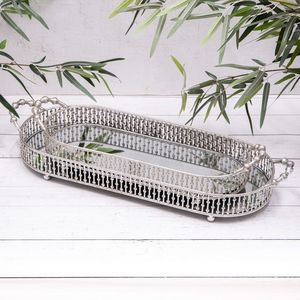 Plateau élégant en métal et miroir, idéal pour servir des boissons, des collations ou pour exposer des objets décoratifs - Product Image 2