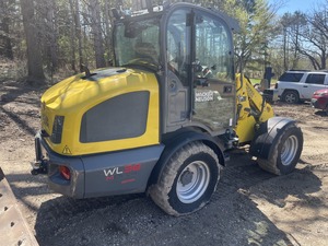 2018 WL38 Kubota Engine Wheel Loader avec Eaton Hydraulic Cylindre Mini Front Loader et Log Loader Garantie 1 an - Product Image 4