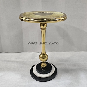 Table basse ronde élégante avec une surface luxueuse en marbre noir et une superbe base de piédestal en or pour n'importe quelle pièce - Product Image 5