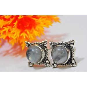 Boucles d'oreilles minimalistes en argent sterling 925 avec des bijoux faits à la main en pierre de lune certifiés GIA avec de l'or comme matériau principal - Product Image 5