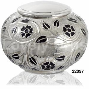 Urnas de cremación de latón con flores negras en relieve para cenizas humanas Bolsa de terciopelo gratis - Product Image 1