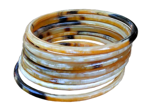 Bracelet en corne de buffle biologique de haute qualité |   Bijoux de mariage modernes polis faits à la main |   Accessoire de mode durable - Product Image 5