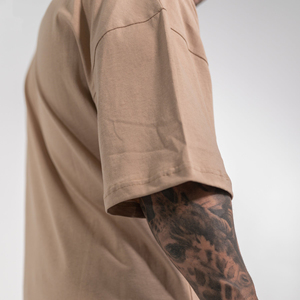 เสื้อยืดผู้ชายโอเวอร์ไซส์สะพายไหล่สีล้วนแนวสตรีทแวร์น้ำหนักเบาแห้งเร็วมีโลโก้กำหนดเองได้ยาว - Product Image 6