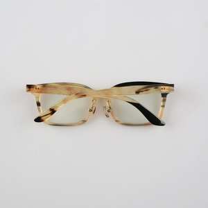 แว่นกันแดดทำจากเขาควายแท้ 100% งานแฮนด์เมด สัมผัสเหมือนจริง ขนาดสั่งทำได้ กรอบแว่นทรงสี่เหลี่ยมคลาสสิก สำหรับผู้ชายและผู้หญิง สไตล์โมเดิร์น - Product Image 5