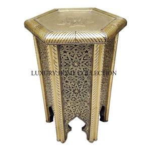Pieds en bois avec dessus en laiton Forme ronde Table d'appoint marocaine fantaisie Meubles de maison design attrayants Table d'appoint marocaine en Inde - Product Image 4