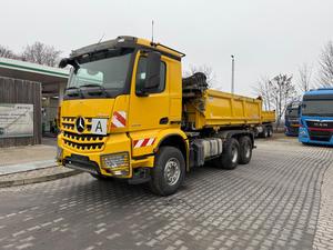Camion tracteur diesel d'occasion Mercedes-Benz Arocs 6x2, capacité 31-40T, Euro 6, transmission manuelle, conduite à gauche, 251-350 CV, pour l'exploitation minière - Product Image 1