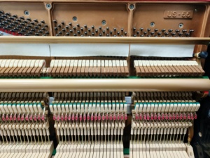 เปียโนตั้งพื้น Kawai US55 88 คีย์ คีย์บอร์ดแบบถ่วงน้ำหนัก สไตล์คลาสสิก โครงสร้างไม้แท้ แผ่นสะท้อนเสียงไม้เนื้อแข็ง - Product Image 6