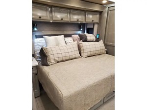 Proveedor verificado de autocaravanas Tiffin ALLEGRO BUS 45 OPP usadas del 2023 en venta. - Product Image 2