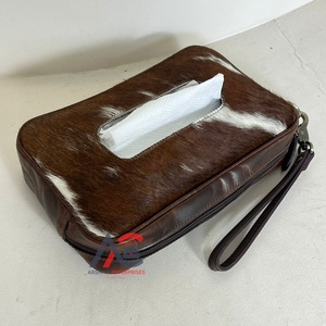Caja de Pañuelos de Cuero Vacuno con Pelo Natural, Hecha a Mano en Occidente, con Dispensador de Toallitas Húmedas y Correa para la Muñeca, para el Hogar, el Automóvil y la Oficina - Product Image 1