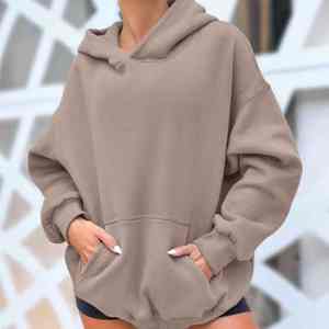 Sweat à capuche pour femme conçu avec un tissu confortable et respirant offrant chaleur, confort et style streetwear - Product Image 4