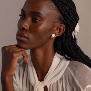 Pendientes de lazo de rosa perla, pendientes de tuerca de flor delicada chapados en oro y plata 925, pendientes de gota de cinta, regalo de joyería de coqueta para ella - Product Image 4