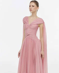 Robe de soirée élégante plissée en douceur rose féminin, fabriquée au Vietnam avec des options OEM/ODM personnalisables disponibles - Product Image 1