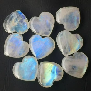 Pierre de lune arc-en-ciel en forme de cœur, polie lisse des deux côtés, bleu chatoyant, pierre précieuse en vrac, cadeau pour les filles, les mamans ou les femmes - Product Image 1