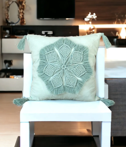 Créations artisanales, housse de coussin en macramé noué à la main, vert menthe, motif floral - Product Image 2