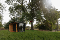 Cabine de sauna extérieure moderne incurvée en gros pour usine, sauna à poêle à bois