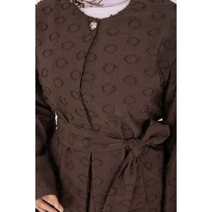 Conjunto de Dos Piezas para Mujer en Color Café, Falda Texturizada con Cinturón y Blazer, Diseño de Dos Piezas - Product Image 5