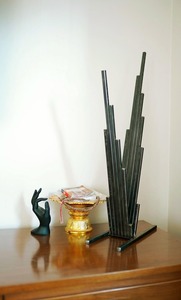 Escultura de zapato plateada moderna en acento decorativo de Metal para exhibición de mesa decoración del hogar regalo de oficina arte inspirado en la moda - Product Image 2