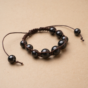 Pulsera de macramé Shambhala de Shungita Camilla con 8 cuentas redondas pulidas de 0.32 pulgadas (8 mm) y 3 cuentas redondas pulidas de 0.39 pulgadas. - Product Image 3