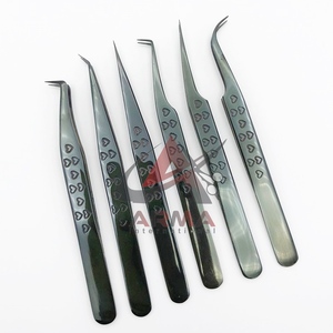 แหนบคิ้วลายหัวใจสีทึบสีดำพลาสม่าออกแบบโลโก้ได้ตามต้องการเหมาะสำหรับการต่อขนตาปลายแหลม - Product Image 5