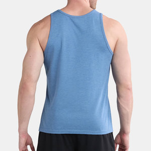 Camiseta sin mangas de gimnasio para hombre hecha con tela duradera para un uso repetido y un rango máximo de movimiento - Product Image 3