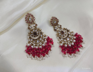 Collection de boucles d'oreilles en perles cloutées avec motif kundan et fleur ovale taillée dernière collection exclusive de créateurs pour femmes - Product Image 1