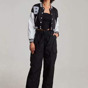 Top Best Women's Black Bordado Lana Crop Varsity Jacket Top de lana completa Relleno de algodón Solid School Collage Letterman Jacket - Product Image 4