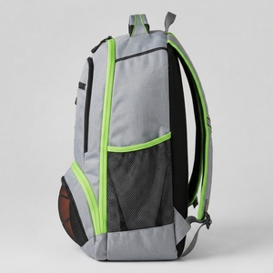 Bolsa de baloncesto personalizada para equipos con material duradero, amplio espacio de almacenamiento, colores personalizados, logotipos y opciones de transporte cómodas. - Product Image 2