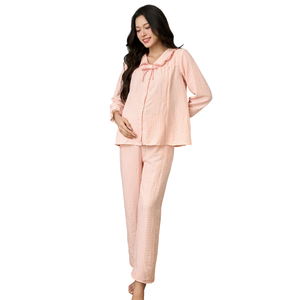 Pijamas de Maternidad de Lino a Rayas Rosas Modelo B712 Manga Larga con Cuello con Volantes Tejido Absorbente de Sudor Precio al por Mayor - Product Image 1
