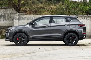 Nuevo SUV Pequeño 2025 L 1.5TD DCT Edición Starburst de Bajo Precio con Control de Crucero, Blanco, Sin Accidentes - Product Image 2