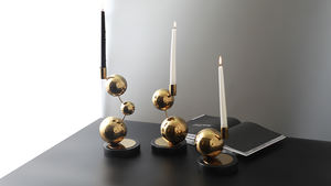 Bougeoir à trois chandeliers moderne de luxe en métal aluminium couleur argent personnalisable pour les occasions de Noël - Product Image 3