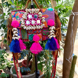 Bolso Bandolera Étnico Banjara con Bordado y Parches para Mujer, Bolso de Mano Hecho a Mano de Origen Indio, 10x7 Pulgadas, para Fiestas y Bodas - Product Image 4