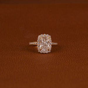 2.7CT แหวนหมั้นเพชรที่โตจากห้องแล็บที่เจิดจรัสแหวนหมั้นแบบรัศมี18KT แหวนหมั้นทองแหวนแต่งงานทำมือเครื่องประดับสำหรับผู้หญิง - Product Image 1