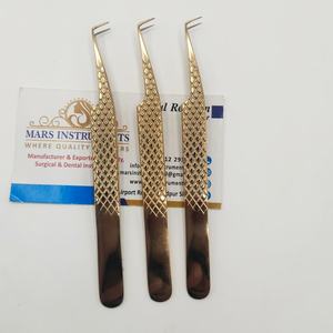 Pinzas para Extensión de Pestañas de Alta Calidad con Punta de Fibra Japonesa y Empuñadura de Diamante Dorado de 90 Grados - Product Image 1