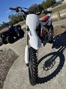 Motocyclette YZ450F 2026 Édition 70e Anniversaire - Product Image 6