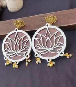 Pendientes de madera hechos a mano de diseñador Fusion Lotus Stud, joyería ligera Bohemia Chic, intrincado motivo de loto, ropa informal y Formal - Product Image 3