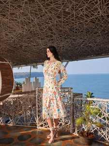 Vestido casual de longitud MIDI estirable acampanado para mujer - Product Image 2