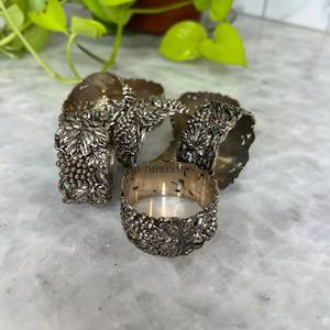 Anneaux de serviette en métal plaqué or et argent, forme carrée, écologiques, personnalisables pour les mariages et les cadeaux, en stock - Product Image 5