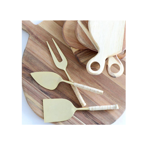 Juego de queso de acero inoxidable con mango de ratán pulido hecho a mano para juegos de cuchillos de aniversario de boda a bajo costo - Product Image 3