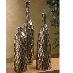 Vase décoratif moderne en métal |   Vase à fleurs en laiton design pour salon, hôtel et décoration intérieure - Product Image 2