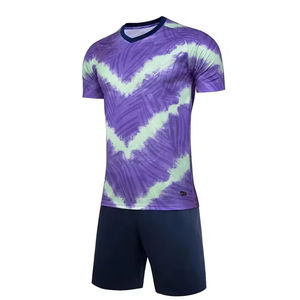 Maillots de football pour hommes personnalisés de haute qualité respirants 100% polyester Nouveaux designs de maillots et shorts de football - Product Image 1