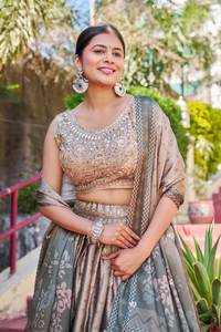 LANCEMENT DU NOUVEAU FESTIVE WEAR LEHENGA CHOLI AVEC TISSU DUPATTA MASLIN SARTIN AVEC IMPRESSION NUMÉRIQUE ET BRODERIE - Product Image 4