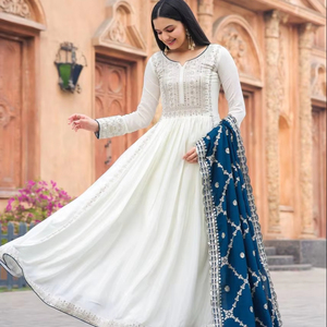 Conjunto de Vestido Anarkali de Seda Chinon con Dupatta y Pantalón para Fiestas de Invierno FABZONE - Sin Arrugas y Elástico - Product Image 1