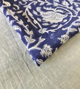 Tissu en coton imprimé à la main bleu indigo, motif floral vintage en forme de vigne |   Textile ethnique indien - Product Image 4