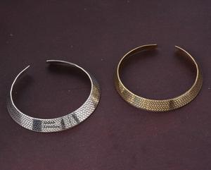 Gargantilla chapada en plata simple y gruesa con colgante en forma de ala, joyería llamativa para mujer, moda y ropa de fiesta - Product Image 2