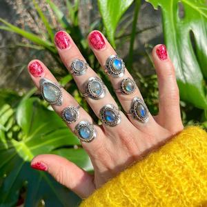 Anillo de Labradorita Hecho a Mano en Plata de Ley 925 con Gema Ovalada, Joyería de Aniversario, Regalo para Ella, Joyería de Labradorita - Product Image 5