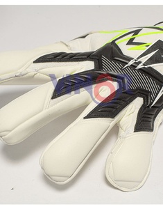 Gants de gardien de but de football en caoutchouc professionnel de haute qualité 2026, gants de gardien de but de football personnalisés en 3D fabriqués au Pakistan - Product Image 6
