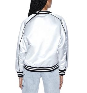 Vente en gros Varsity Letterman Veste Femmes Baseball Vêtements de sport personnalisés Letterman Veste Femmes Crop Varsity Veste Satin Made - Product Image 2