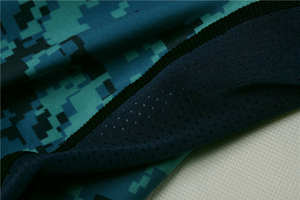 Rashguard personnalisé à manches courtes pour homme, vert camouflage, sublimé, pour l'entraînement au BJJ et au MMA - Product Image 3