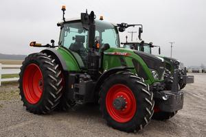 2023 Fendt 720 Vario Tractor - Premium 200 HP MFWD Tractor con transmisión Vario, sistema hidráulico eficiente y comodidad del operador - Product Image 2